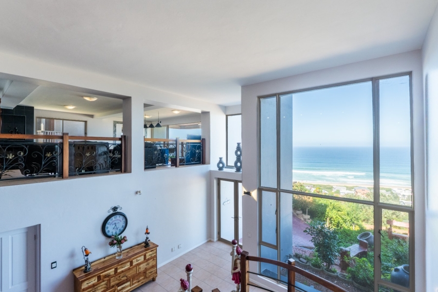 7 Bedroom Property for Sale in Outeniqua Strand Western Cape